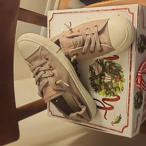 Womens Converse taupe leather shoreline